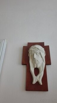 Starožitná plastika na dřevě