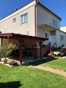 IBA U NÁS - Na predaj poschodový rodinný dom s garážou a okr