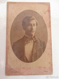 Fotografia kabinetná mužský portrét r. 1874, Prešov,