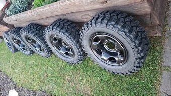 235/60r16 maxxis