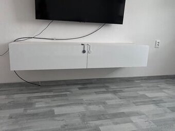 Skrinka pod TV