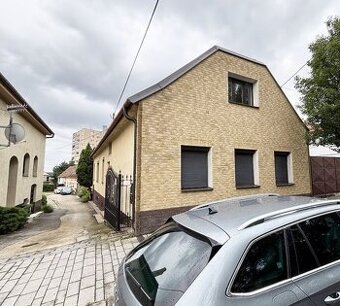 Na predaj - dom 4-izbový, ul. Alstrova, Bratislava III