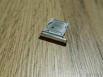 Samsung Galaxy S20 FE SIM slot
