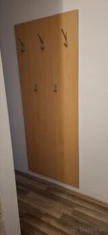 Vešiakový panel
V- 195 CM
Š- 80 CM
H- 2 CM