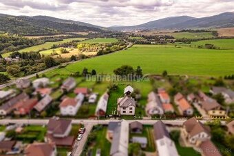 PREDAJ: Dvojgeneračný dom s veľkým pozemkom na okraji obce,