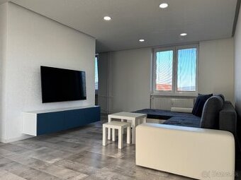 Predám 2-izbový byt v centre mesta s výťahom