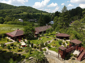 Dom s areálom na podnikanie, pozemok 2500 m2, dom - ubytovan