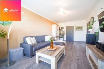 PREDANÉ| ALL PERFECT| Prerobený 3,5 izbový byt s balkónom na