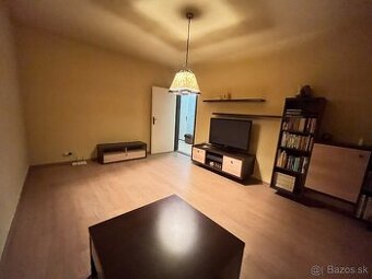 🌞 Priestranný trojizbový byt s loggiou – Rubanisko