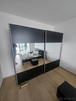 Postel, skrine, nábytok