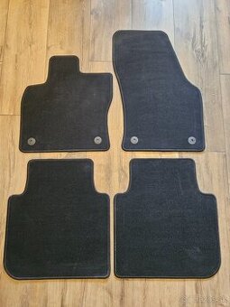 Predám tieto originálne koberce na skoda superb 3