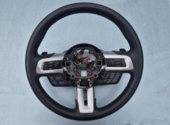 Ford Mustang multifunkčný volant