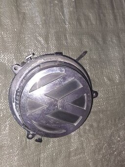 1K0827469F zadna rukoväť kufra s integrovaným logom