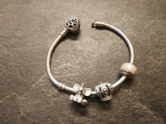 Pandora náromok s príveskami. Dĺžka 16 cm