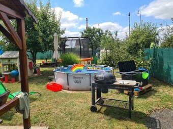 Záhrada v tichej časti Serede