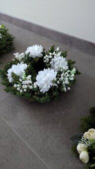 Veniec na hrob
