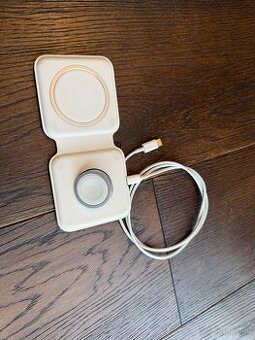 Apple Magsafe Duo na iphone a hodinky apple watch
