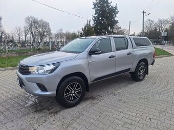 TOYOTA HILUX 2,4 DIESEL 4X4 ŤAŽNÉ 3200KG MOŽNÝ LEASING