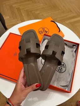 HERMES khaki šľapky v komplet balení
