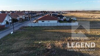 Stavebný pozemok v tichej lokalite Nesvady, 771 m2, siete