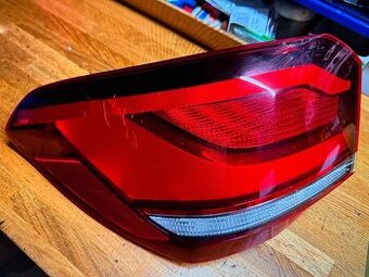 BMW X1 ZADNE LAVE SVETLO LED ORIGINAL