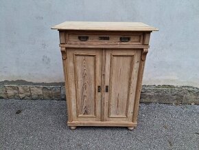 STAROŽITNÉ VERTIKO-SKŘÍN PO CELKOVÉ RENOVACI