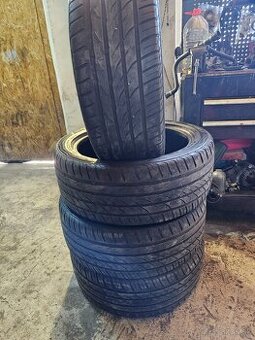 245/45 R19