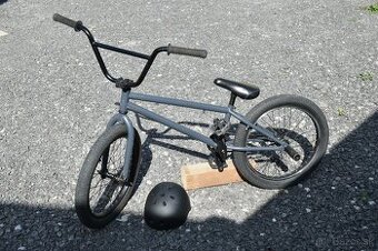 BMX BEFLY FLIP 2019 brakeless + prilba & pegy