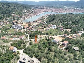 Stavebný pozemok 1355 m² s výhľadom na more – investičná prí