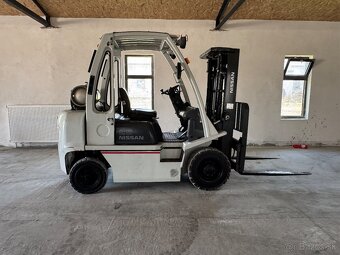 Plynový vysokozdvižný vozík NISSAN 2,5 T. 3500 mth