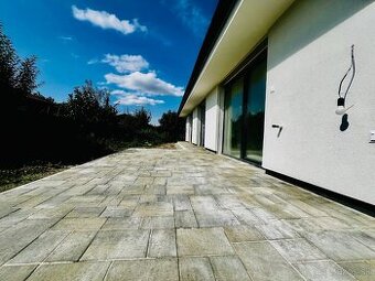 NADŠTANDARDNÝ 4-IZBOVÝ BUNGALOV (110M2) V MALINOVE  TRI VODY
