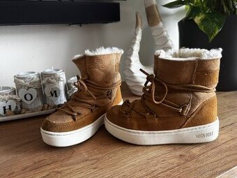 Moon boot 28