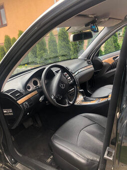 Mercedes Benz E350 W211