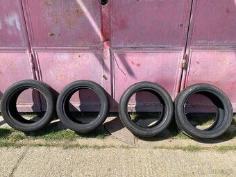 Pneu Bridgestone 245/45 R17 a pneu Barum 235/45 R18