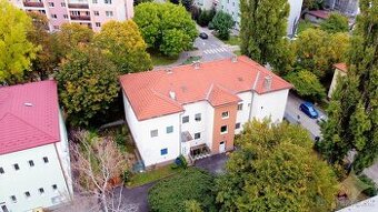 Na predaj 2-izbový byt so samostatným dvorom.