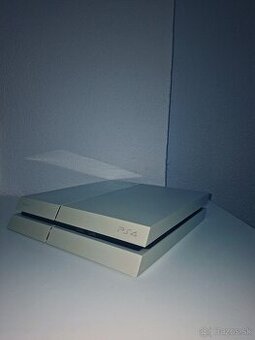 🎮 PlayStation 4 White + DualShock 4 – Perfektný Stav, 130 €