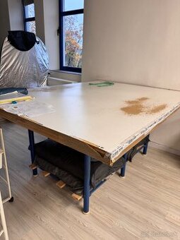 Pracovný stôl -rezervovaný