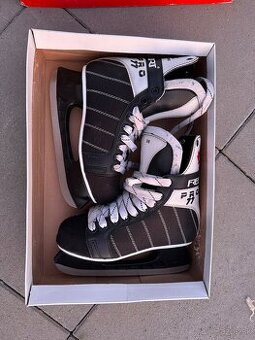 Hokejove korčule na lad