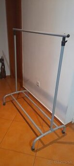 Stojanový vešiak na šaty, stojan na topánky