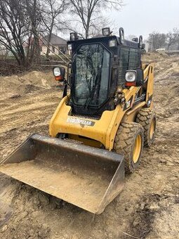 Nakladač smykovy Caterpillar 226B2