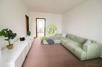 DOBRÁ LOKALITA 4-izb. byt s loggiou na Nejedlého ul. v Dúbr