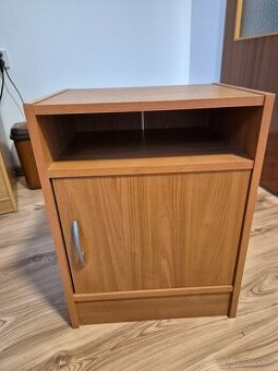 Predam nocny stolik.