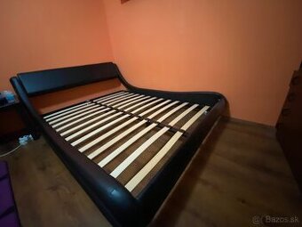 Moderná posteľ 140x200