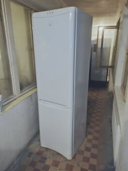 Predám chladničku Indesit 200cm
