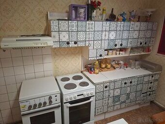 Kuchynska linka a plynový kombi sporak