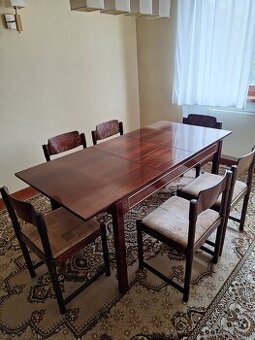 Predám jedálenský stôl so stoličkami