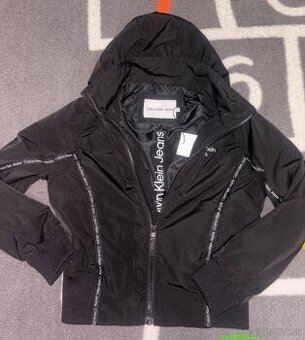 Bunda Calvin Klein v.128 s visačkou