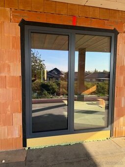 Hliníkové balkónové dvere + fix okno 3sklo