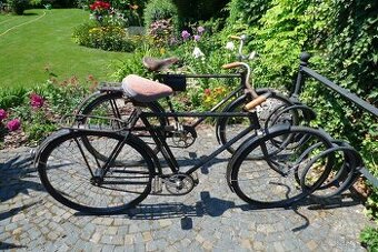 Historické bycikle + lyže nemeckého vojaka