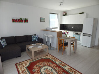 3 izbový byt do prenájmu Nitra centrum zariadený, parkovanie